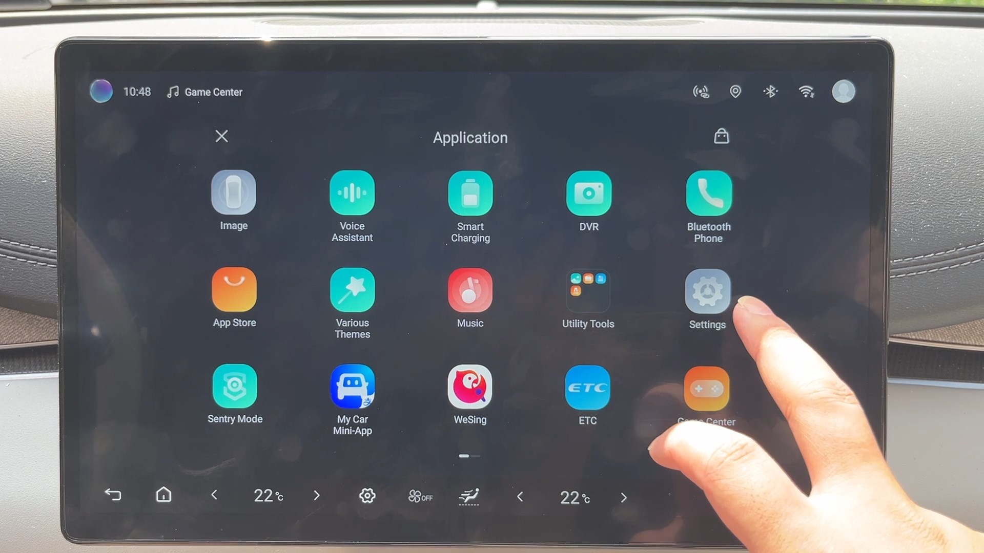 Before: BYD factory screen without CarPlay